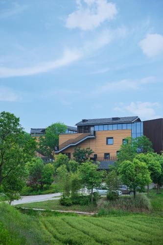 Gallery image of Mogan Valley Resort in Deqing