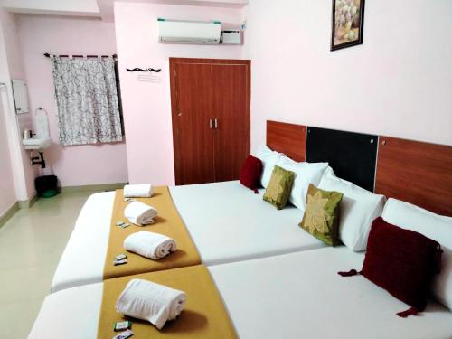 Katil atau katil-katil dalam bilik di Royal Green Accommodation Chennai Airport