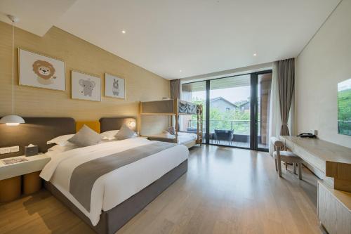 Gallery image of Mogan Valley Resort in Deqing