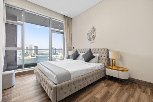 Voodi või voodid majutusasutuse Unlock J One Downtown Dubai toas