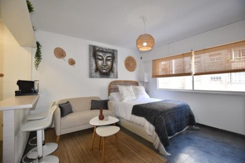 A bed or beds in a room at Le Studio. Único, acogedor y en el centro de Vigo.