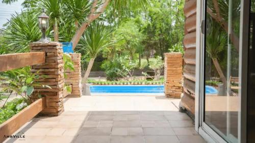 Bazén v ubytování Khaoyai Loghome Perfect for family nebo v jeho okolí