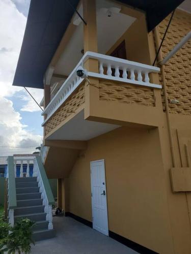 Upstairs 2 Bedroom Avalon Regia Apartment