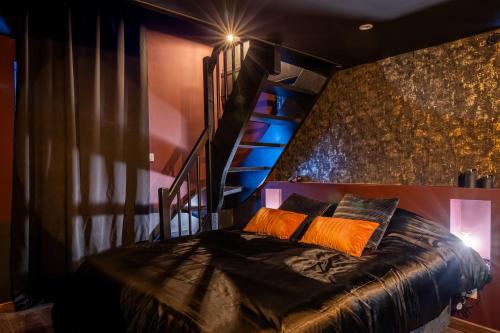Ліжко або ліжка в номері Cherie cherry - romantic and BDSM house