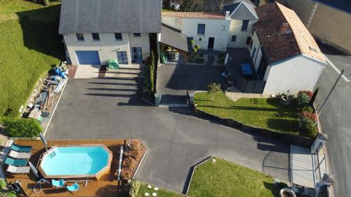 Gîte du Thouet - Appt avec piscine partagée