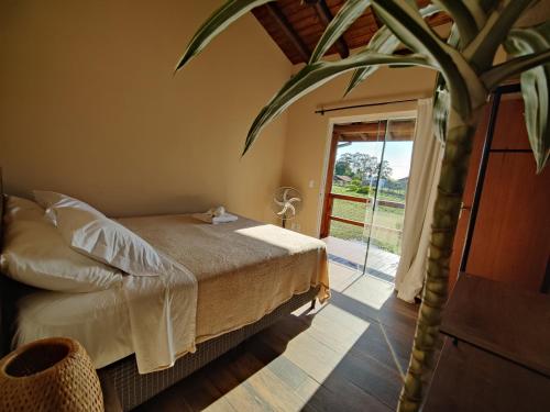 Una cama o camas en una habitación de Barra de Ibiraquera, Lagoa Doce, Ibira Bamboo Lodge