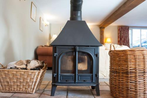 Fotografie z fotogalerie ubytování Marshlands House, Sleeps 16 - Country barn with hot tub v destinaci Woodbridge