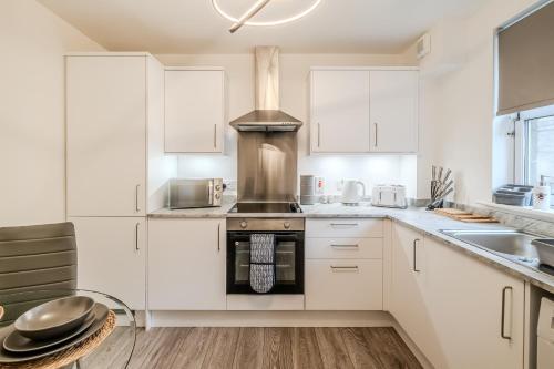 A kitchen or kitchenette at Central City Hideaway - Luxury 2 Bed city centre Apartment