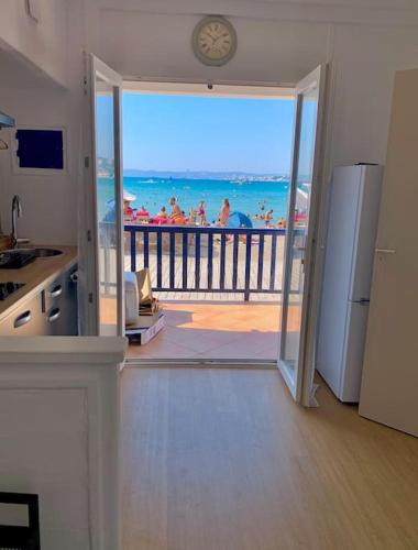 Charmant cabanon les pieds dans l’eau…