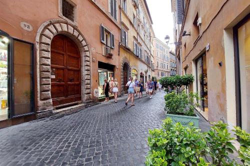 The Eclectic Home of Collector - Navona Square