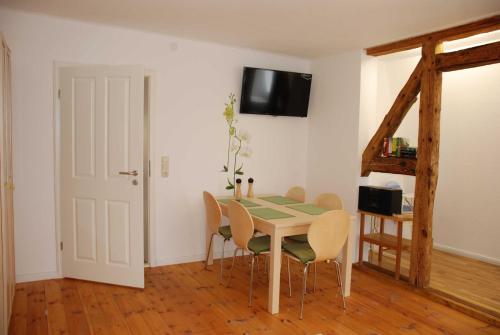 a dining room with a table and chairs at Haus am Hafen in Neustadt in Holstein