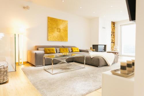 En eller flere senge i et værelse på Villa White Pearl Opatija Luxury Stay with Pool and Sea View