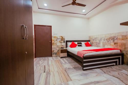 a bedroom with a bed and a ceiling fan at Hotel Holiday Rani Gunj Opp Punjab national bank in Secunderabad