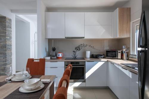 Kuchyň nebo kuchyňský kout v ubytování Villa Hugo