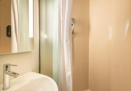 a bathroom with a white sink and a shower at B&B HOTEL Nantes Rezé St Sébastien in Saint-Sébastien-sur-Loire