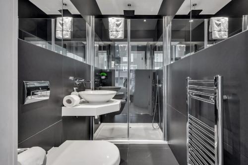 a bathroom with a toilet and a sink and a shower at Clerkenwell Serviced Apartment by MySquare in London