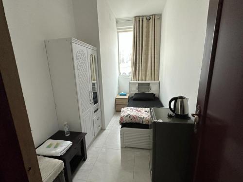 Кровать или кровати в номере Corniche AD - Superb Lovely Room