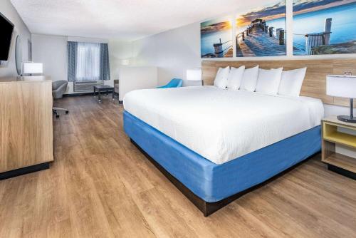 Ένα ή περισσότερα κρεβάτια σε δωμάτιο στο Days Inn by Wyndham Barnwell