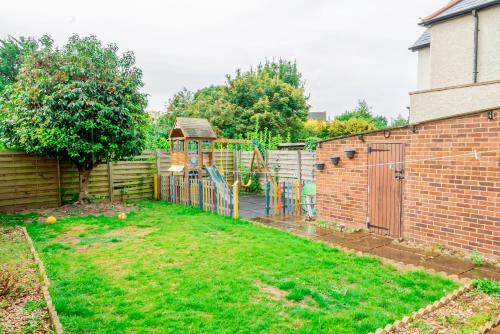Κήπος έξω από το Stunning Place, close to Windsor & Heathrow & Private Parking