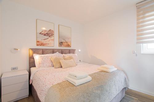 Posteľ alebo postele v izbe v ubytovaní Comfortable 2 bedroom apartment Marina close to beach