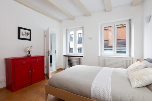 Ένα ή περισσότερα κρεβάτια σε δωμάτιο στο La Maison de maître - centre historique - 3 rue henriette