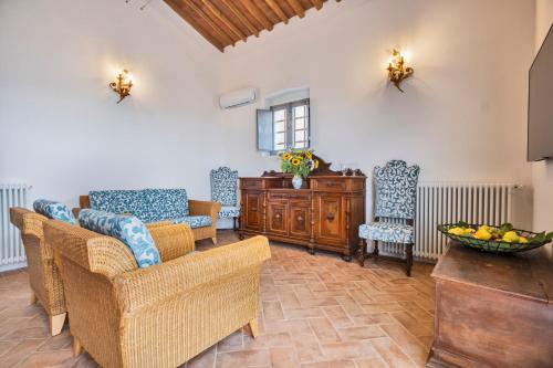 a living room with chairs and a couch and a table at Tenuta di Megognano in Poggibonsi