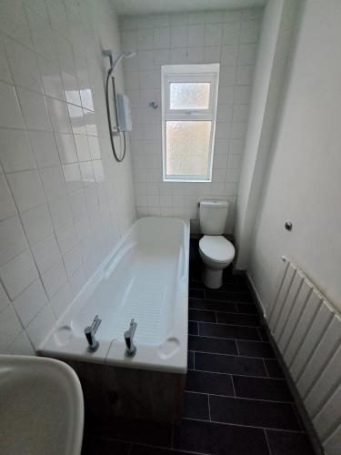 Kúpeľňa v ubytovaní Leeds Luxe : Elegant Comfort