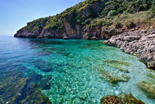 a large body of water next to a rocky shore at Casa Vacanze Marco Polo vista mare in Trappeto