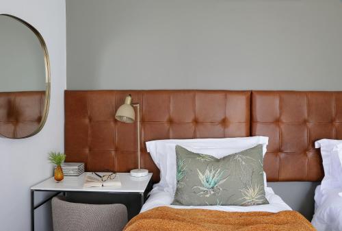 Кровать или кровати в номере Twice Central Guest House