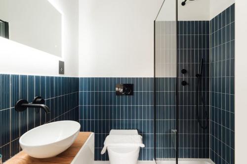 a bathroom with a sink and a toilet and a shower at Modern & Bright Luxury London Apartment in Honor Oak in London
