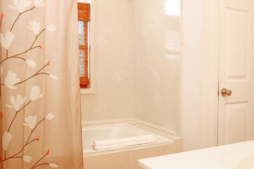 Un baño de Gulfside GEM by Pristine Properties Vacation Rentals