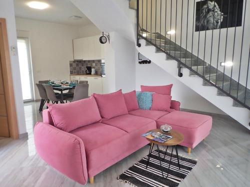 Χώρος καθιστικού στο Apartment Azeret with swimminpool