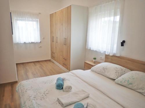 Ένα ή περισσότερα κρεβάτια σε δωμάτιο στο Apartment Azeret with swimminpool