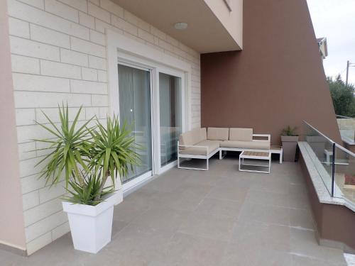Μπαλκόνι ή βεράντα στο Apartment Azeret with swimminpool