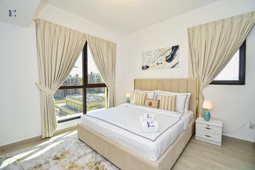 a bedroom with a large bed and a large window at Contemporary 2BR Gem in Madinat Jumeirah - RAH in Dubai