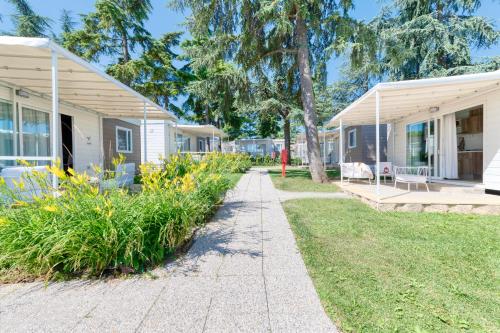 a walkway in front of a house at San Benedetto Camping Relais in Peschiera del Garda