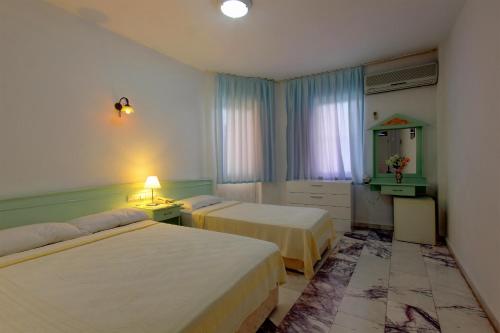 A bed or beds in a room at Mandalinn Hotel