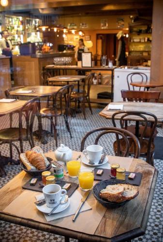 Jídlo v hotelu nebo okolí