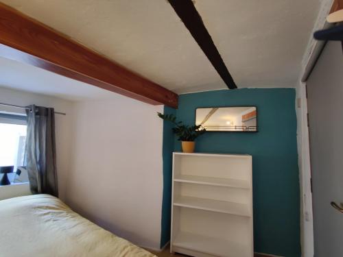 Postel nebo postele na pokoji v ubytování Cosy bedroom in a shared Maltese townhouse
