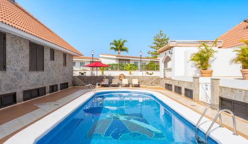 בריכת השחייה שנמצאת ב-Villas Las Almenas או באזור