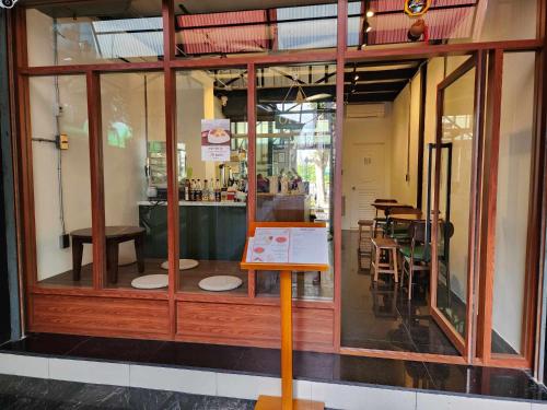 a large glass window of a restaurant with tables at Canal View Lo-ha guest house, Contactless Check-in in Bangkok