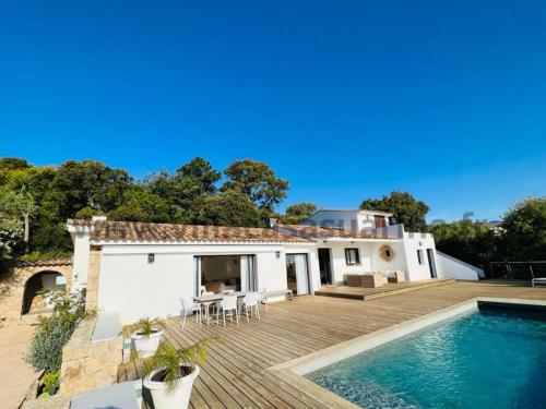 Villa vue mer, piscine chauffée à Porto Vecchio