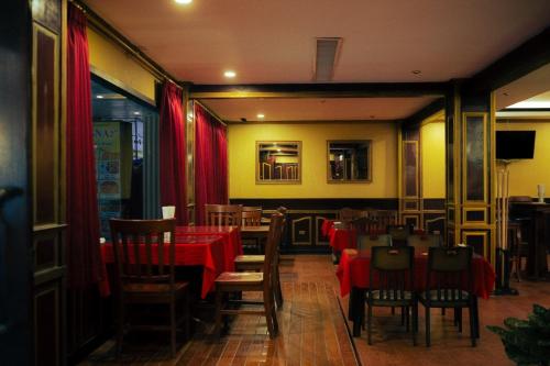 a restaurant with tables and chairs with red table cloth at CHIDLOM at JOMTIEN in Jomtien Beach