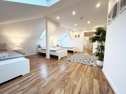 an attic bedroom with a bed and a living room at Modern Ruhig 6 Gäste 110m2 Wlan in Momlingen
