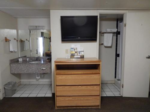 Koupelna v ubytování Executive Inn Pearsall
