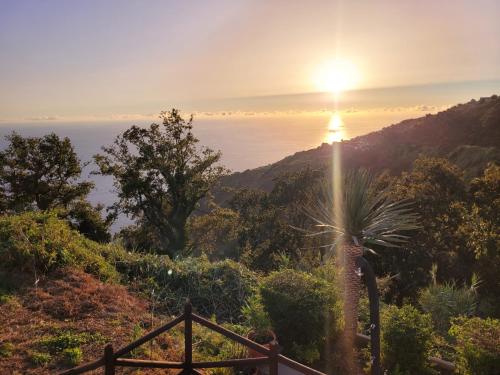a view of the sun setting over the ocean at SUNSET REFUGE in Fajã da Ovelha