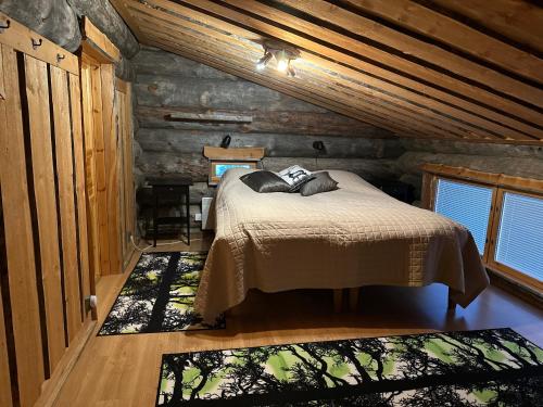 a bedroom with a bed in a wooden cabin at Casa Levi Luxury Chalet in Levi