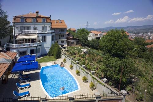 Bassein majutusasutuses Garni Hotel Panorama Lux või selle lähedal