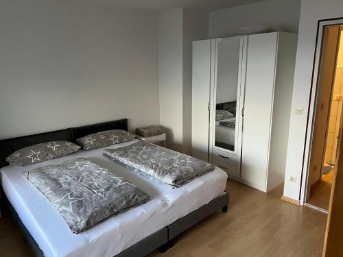 En eller flere senge i et værelse på Allgäuer Alpenwohnung