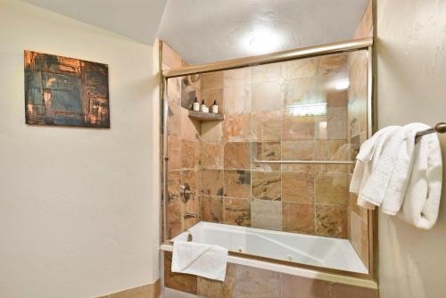 Grand Summit Lodge by Park City - Canyons Villageにあるバスルーム